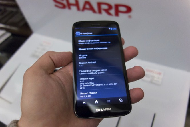 Sharp Aquos Phone SH930W_4