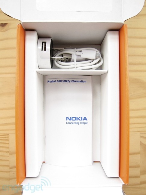 смартфон Nokia Lumina 900_4